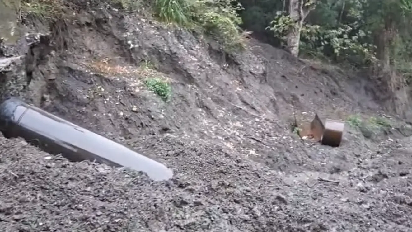 <p>La rottura dell'acquedotto</p>\\n