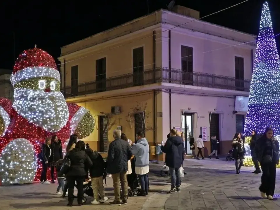 Natale a Tropea, il Comune approva il programma del “Borgo incantato” e blinda il centro storico con aree pedonali e Ztl