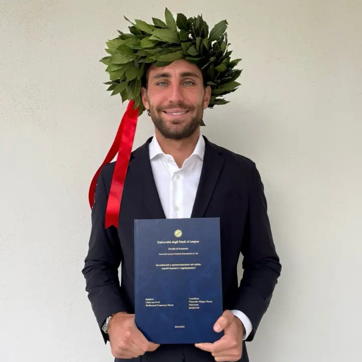 Us Catanzaro, Pittarello in\u00A0gol anche fuori dal campo: l’attaccante si laurea in Economia Aziendale\n