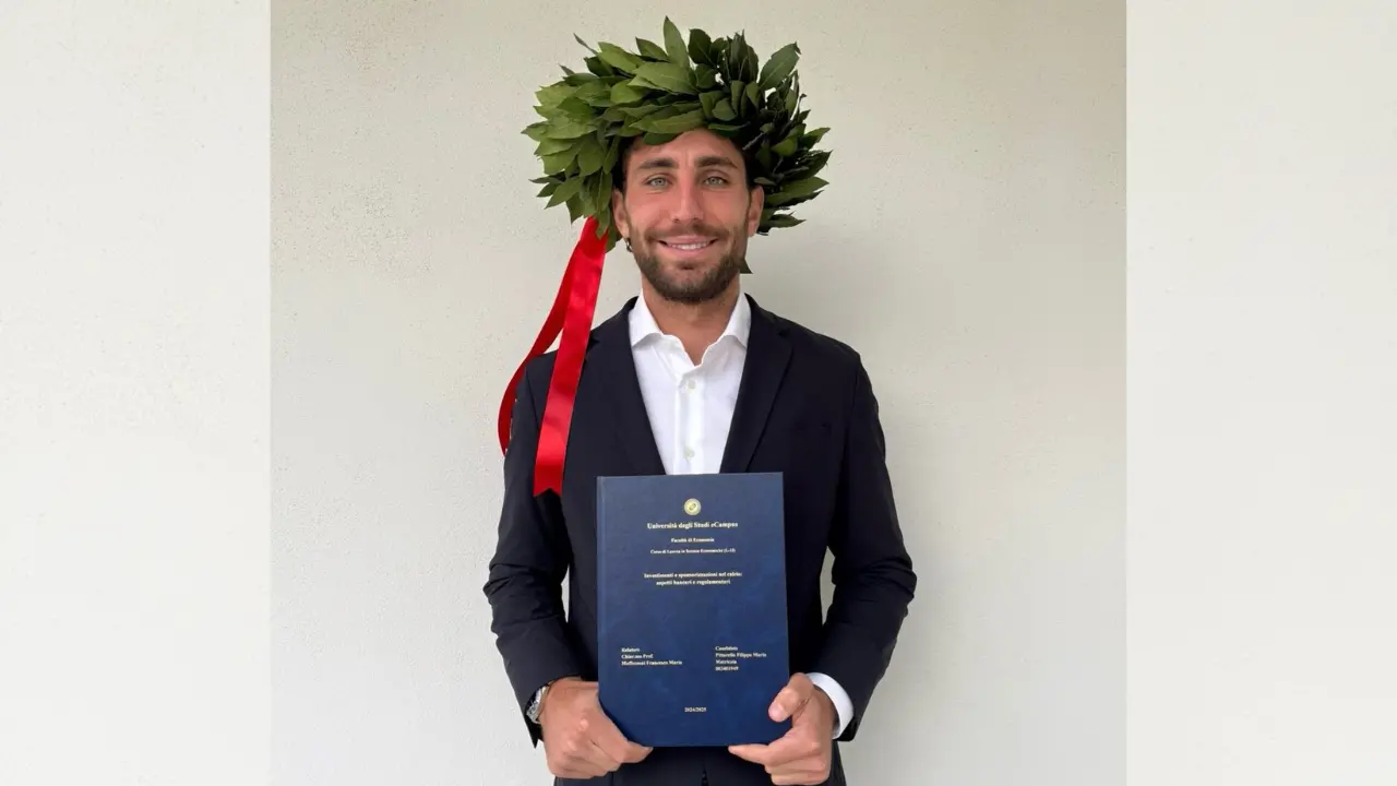 Us Catanzaro, Pittarello in\u00A0gol anche fuori dal campo: l’attaccante si laurea in Economia Aziendale\n