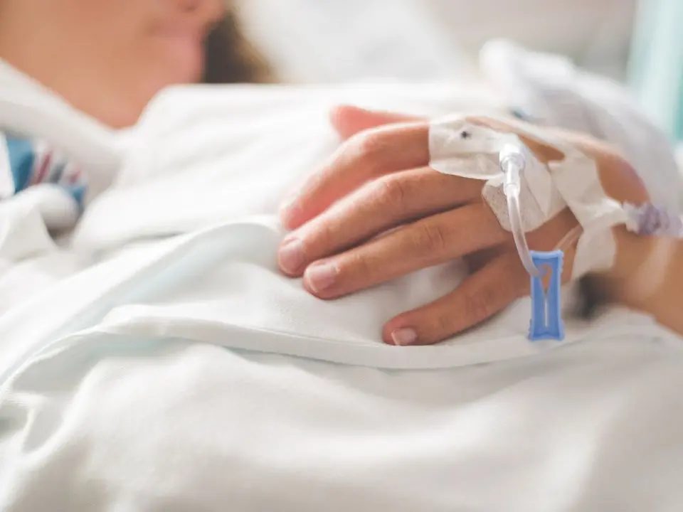 «In Calabria ammalarsi è diventato un lusso, ci dicano di che morte dobbiamo morire»: l’odissea di una paziente oncologica