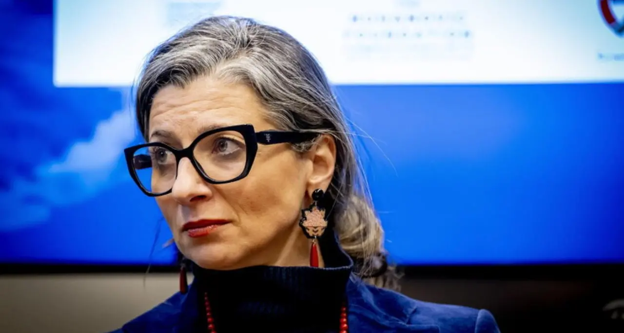 Riace propone la cittadinanza onoraria a Francesca Albanese. Lucano: «Non possiamo tacere sulla Palestina»\n