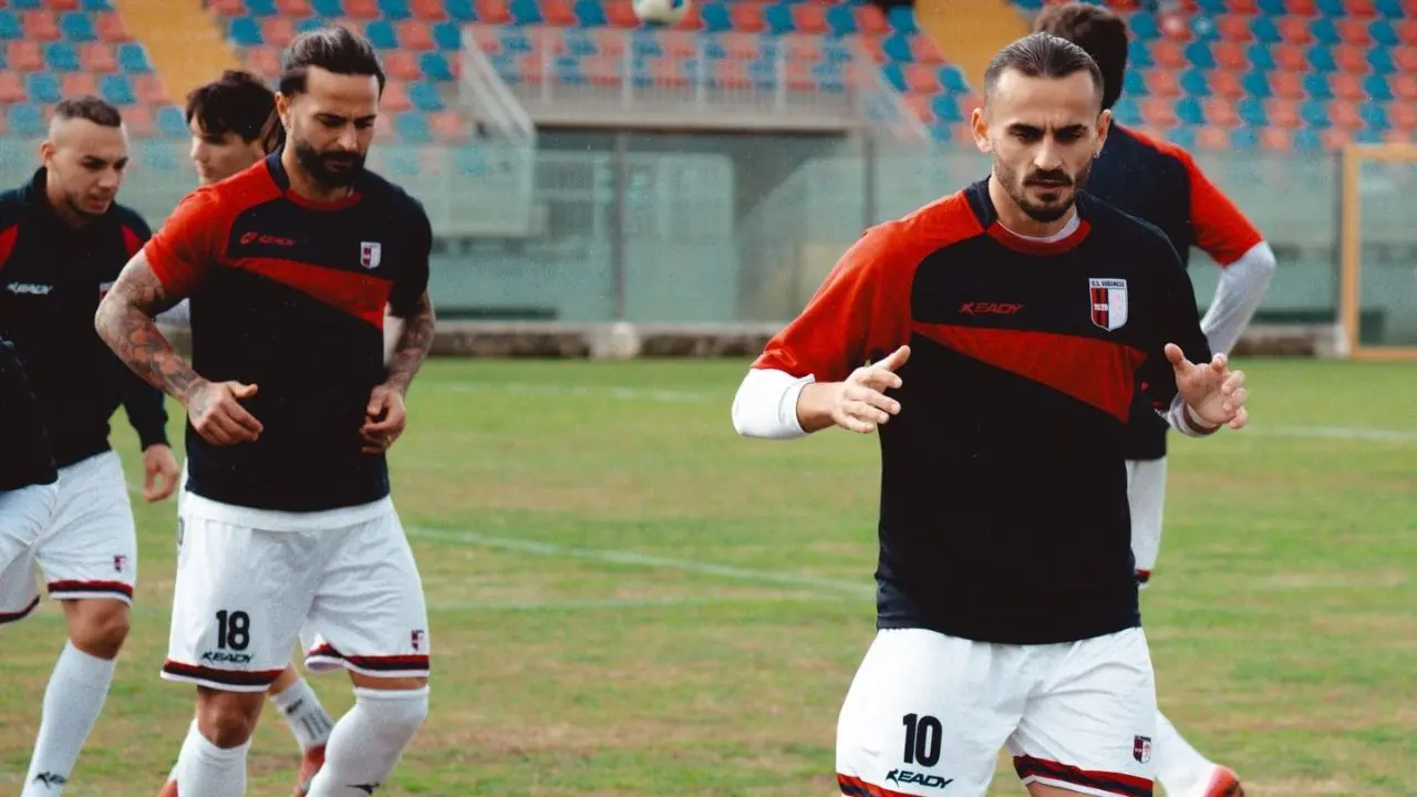 Serie D, la Vibonese nel caos: dal silenzio stampa “selettivo” alla possibile uscita di giocatori importanti\n