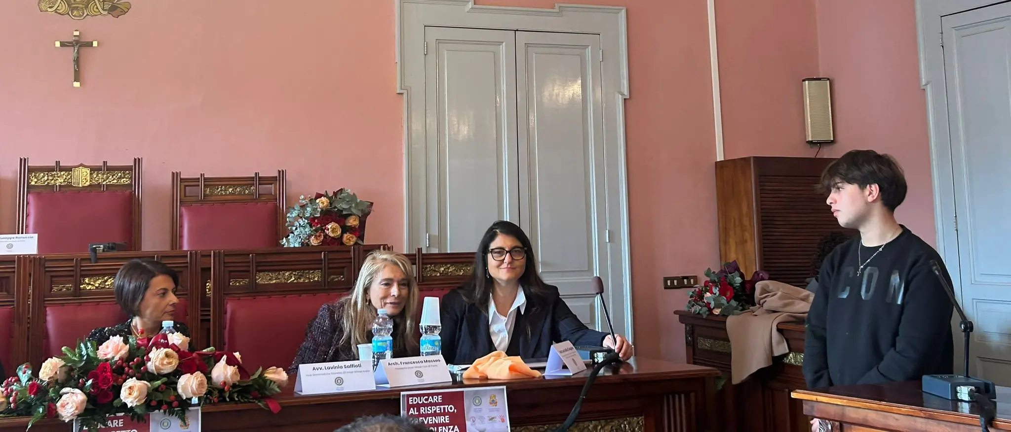 Palmi, convegno sul contrasto alla violenza di genere promosso dall’I.I.S. “Einaudi–Alvaro” e dal Club Inner Wheel\n