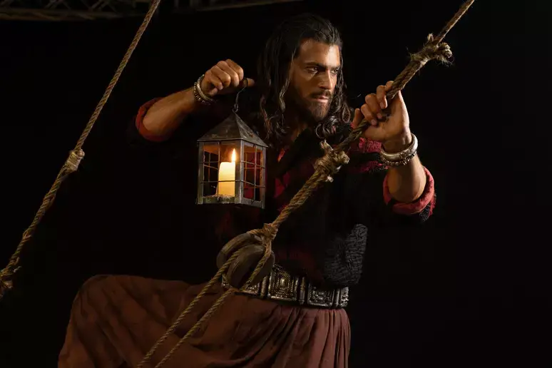 Sandokan vince negli ascolti ma perde l’anima: nel remake della fortunata saga si salvano solo le spiagge calabresi\n