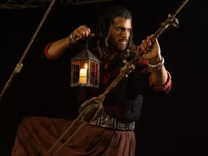 Sandokan vince negli ascolti ma perde l’anima: nel remake della fortunata saga si salvano solo le spiagge calabresi