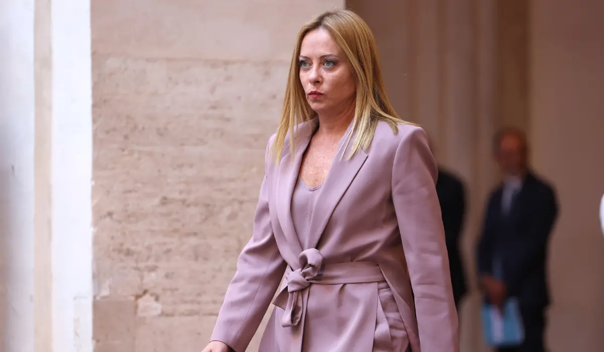 Vi ricordate Giorgia Meloni l’underdog con tutti contro? Scordatevela: Atreju diventa la nuova passerella del potere italiano\n