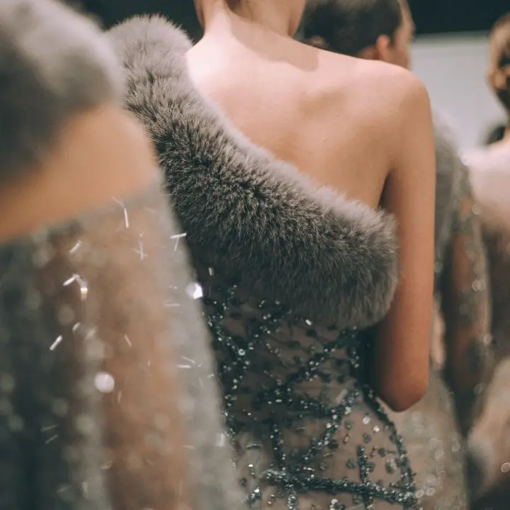 Caporalato nella moda: la Procura di Milano\u00A0chiede documenti a 13 marchi top\u00A0da Gucci a Prada, da Versace a Saint Laurent