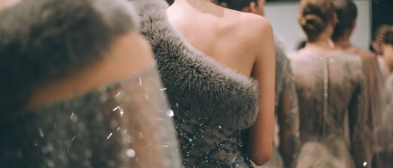 Caporalato nella moda: la Procura di Milano\u00A0chiede documenti a 13 marchi top\u00A0da Gucci a Prada, da Versace a Saint Laurent