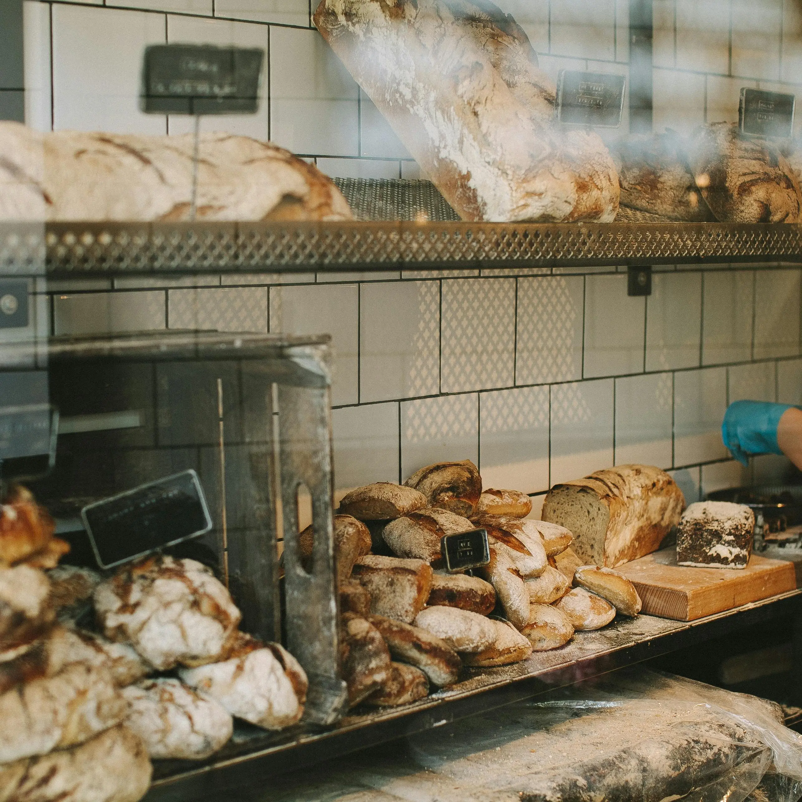 Quasi 5 milioni di italiani vivono in comuni dove è scomparso almeno uno dei negozi alimentari essenziali: è allarme\n