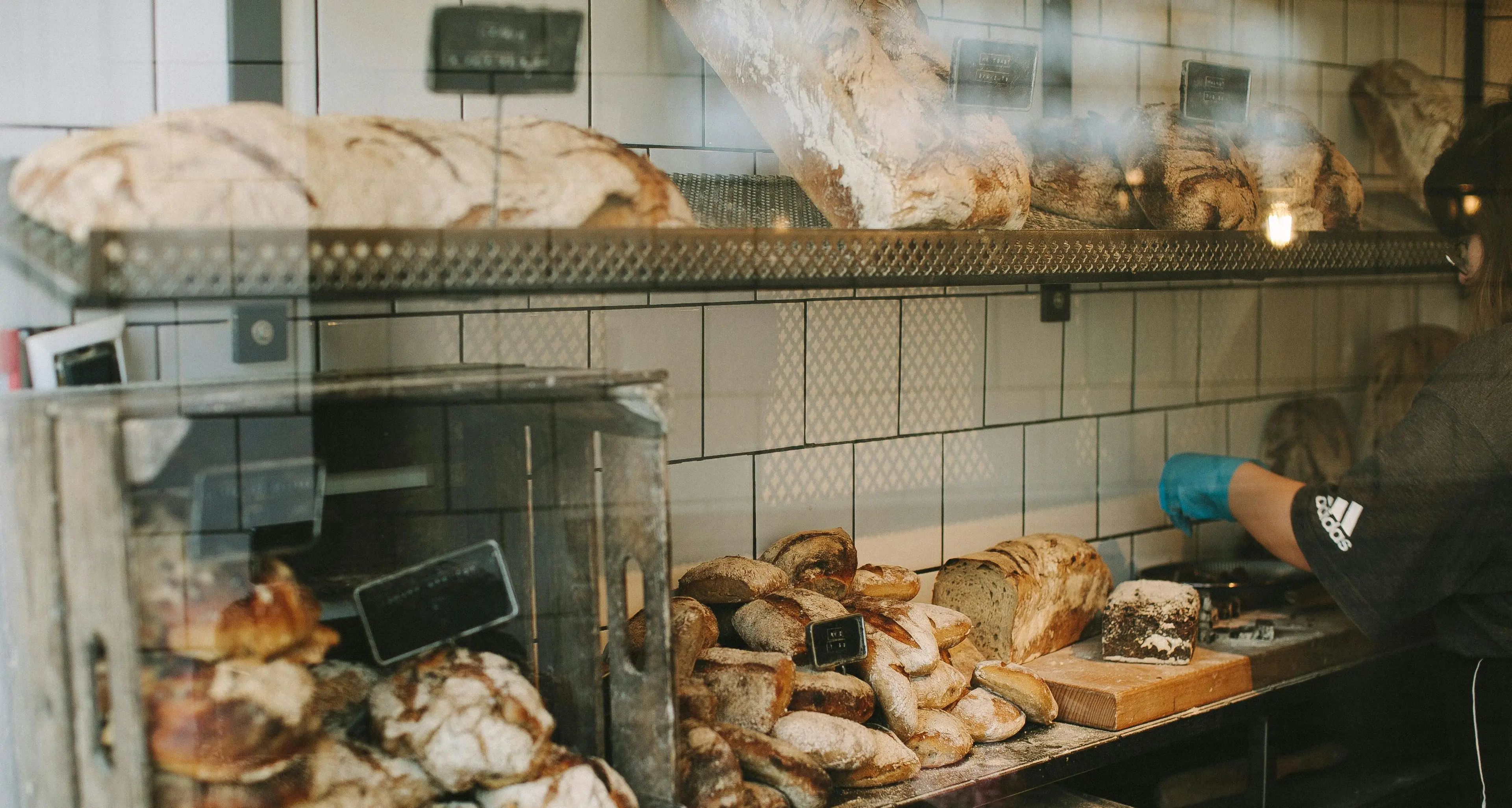 Quasi 5 milioni di italiani vivono in comuni dove è scomparso almeno uno dei negozi alimentari essenziali: è allarme\n