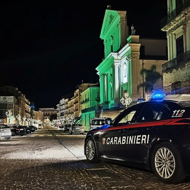 Lavoratori in nero, sospesa\u00A0l’attività di un esercizio commerciale a Lamezia Terme: stretta dei carabinieri a Sambiase e Nicastro\n
