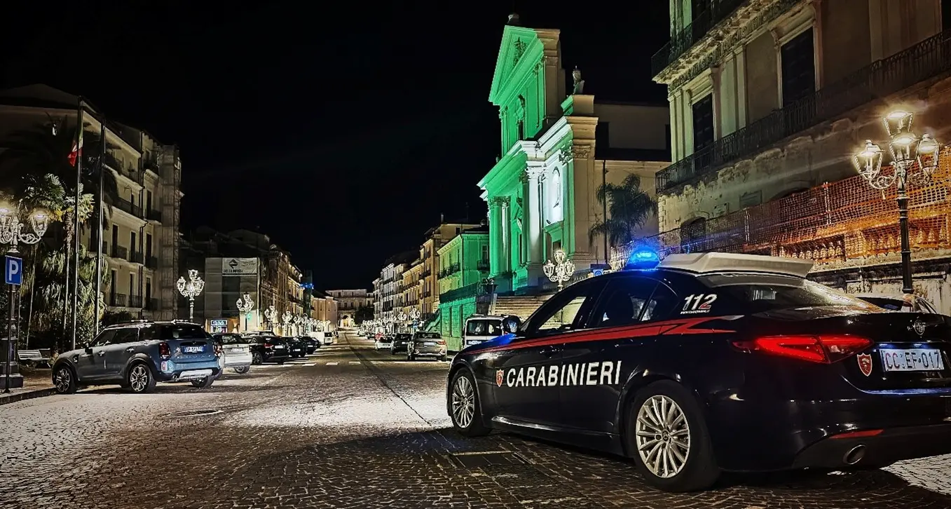 Lavoratori in nero, sospesa\u00A0l’attività di un esercizio commerciale a Lamezia Terme: stretta dei carabinieri a Sambiase e Nicastro\n