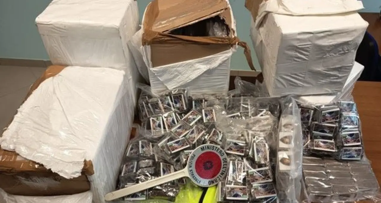 Fa un incidente e la Polizia scopre in auto 93 chili di hashish: arrestato corriere della droga a Lamezia\n