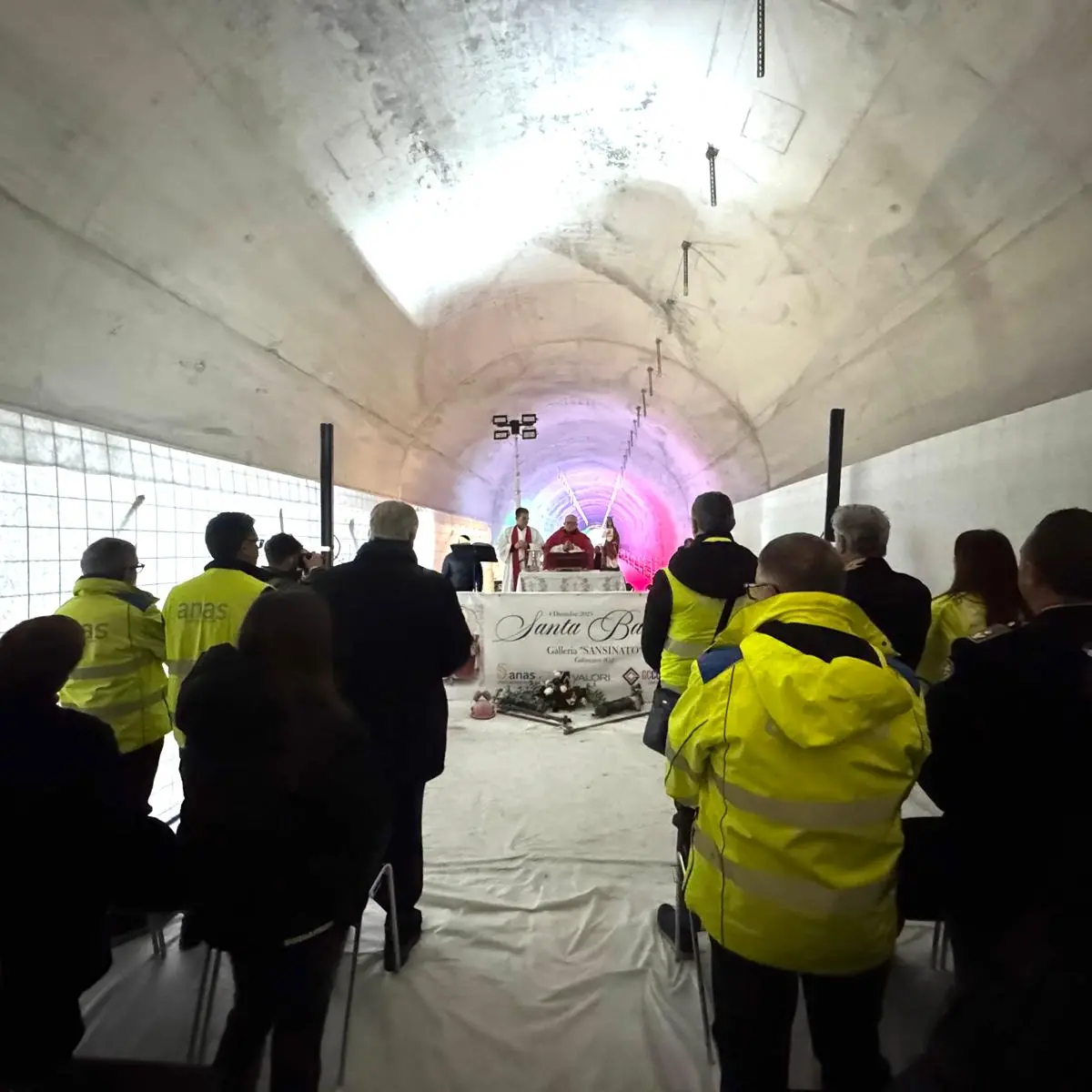 Santa Barbara, la patrona dei minatori, è stata celebrata nella galleria del Sansinato a Catanzaro\n