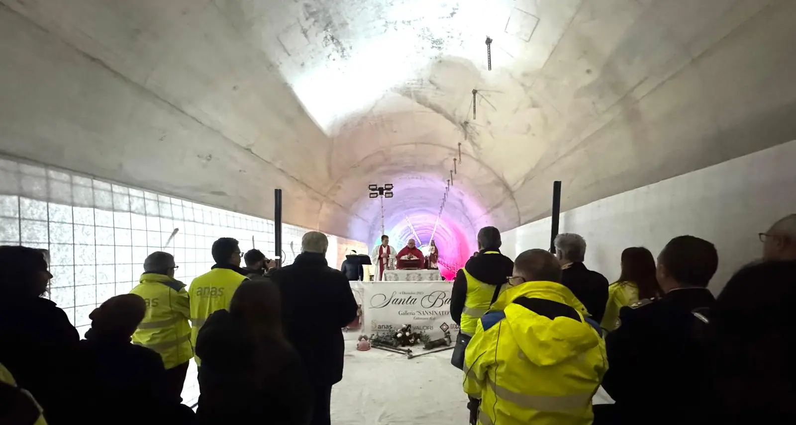 Santa Barbara, la patrona dei minatori, è stata celebrata nella galleria del Sansinato a Catanzaro\n