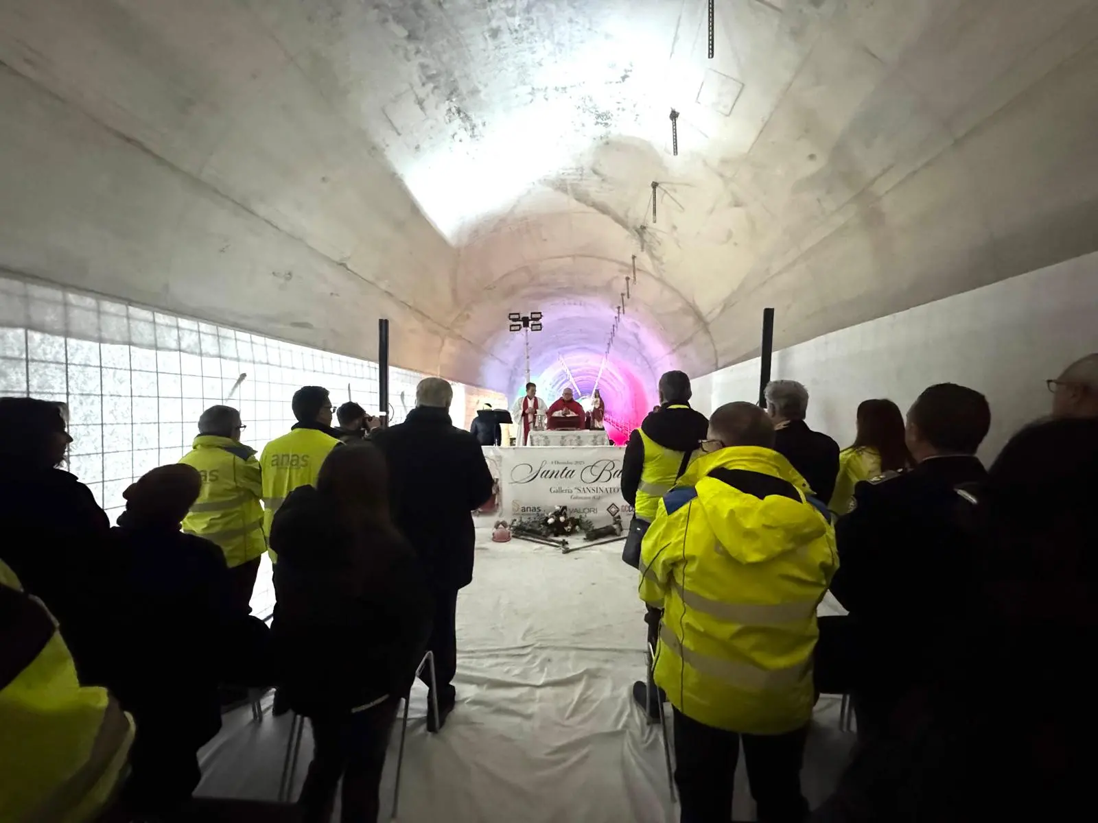 Santa Barbara, la patrona dei minatori, è stata celebrata nella galleria del Sansinato a Catanzaro\n