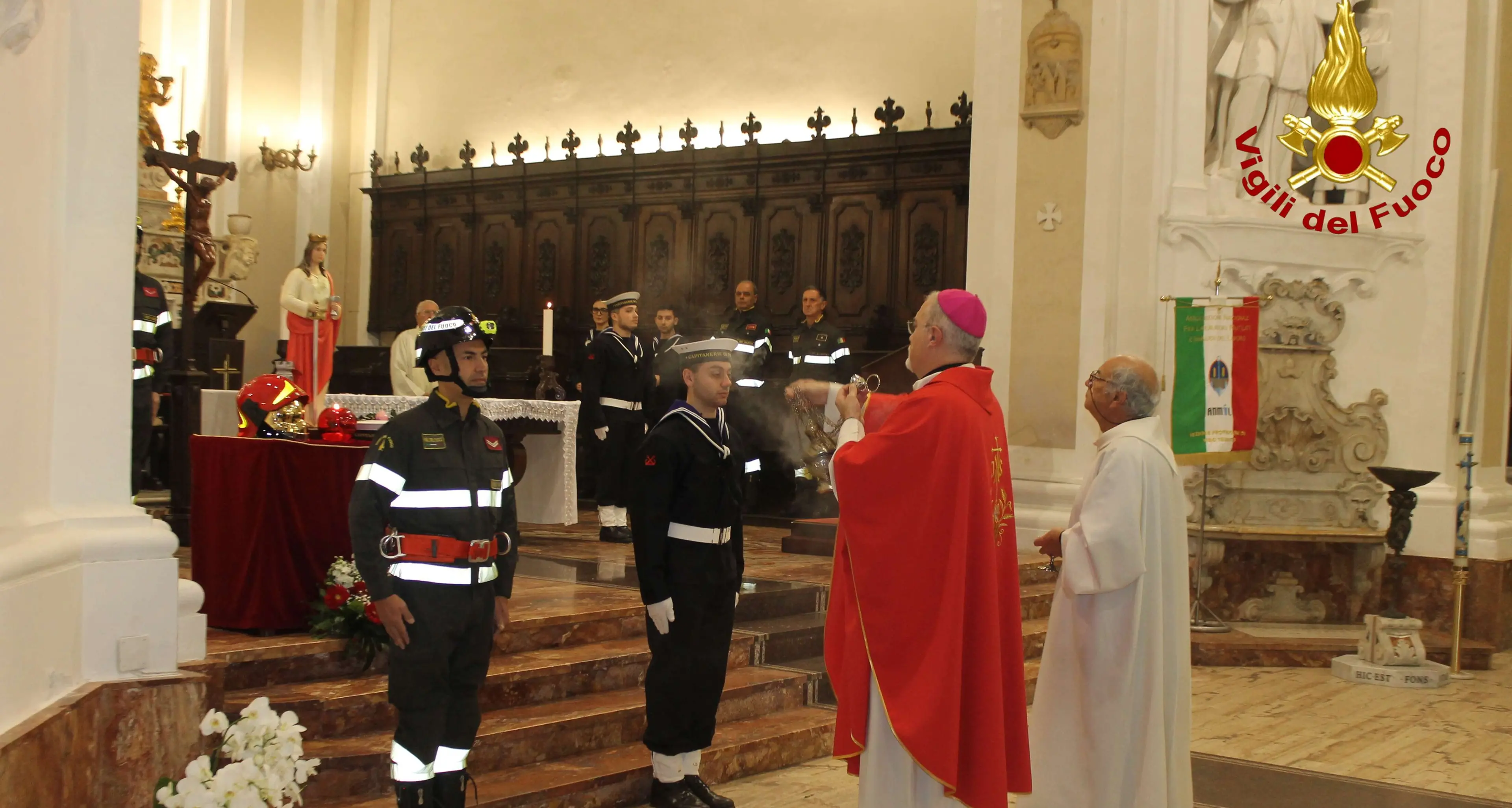 Vibo, Vigili del fuoco e Guardia costiera celebrano\u00A0Santa Barbara nel duomo di San Leoluca\u00A0ricordando chi non c’è più\n