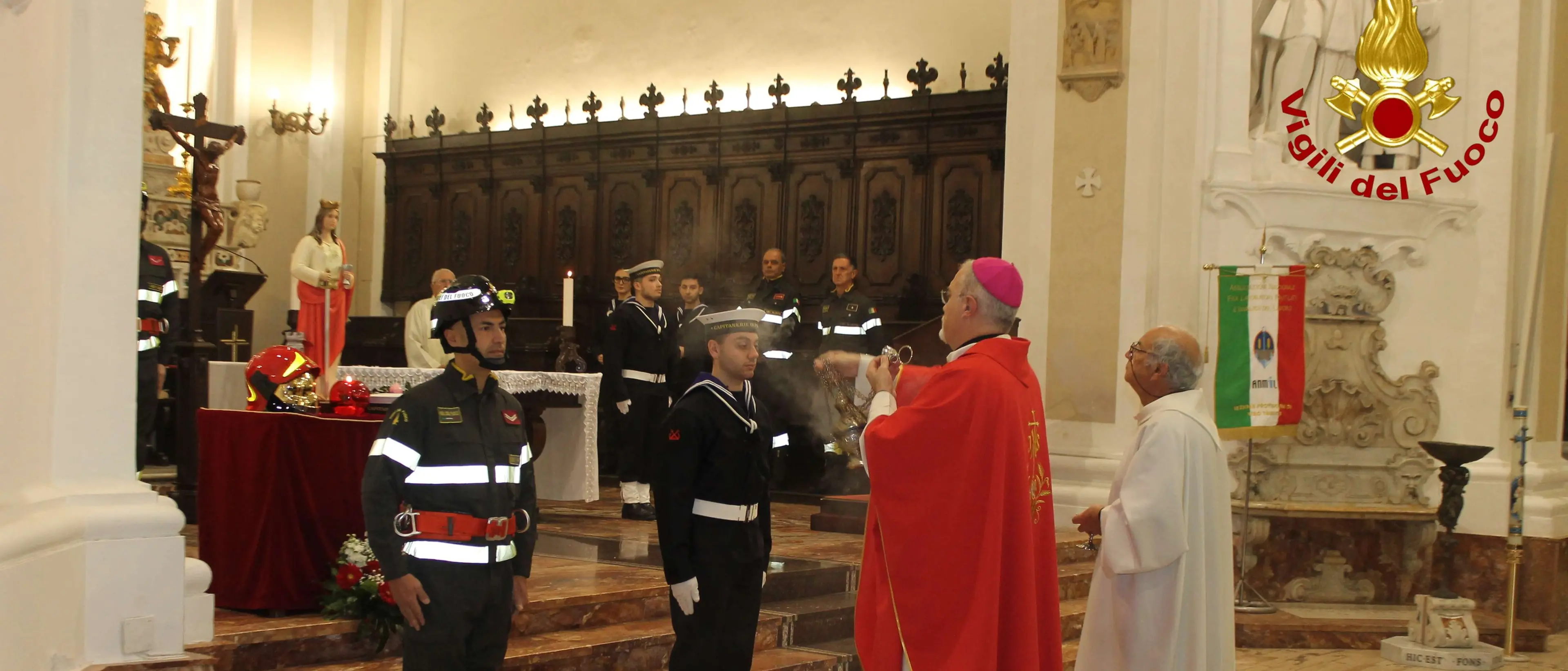 Vibo, Vigili del fuoco e Guardia costiera celebrano\u00A0Santa Barbara nel duomo di San Leoluca\u00A0ricordando chi non c’è più\n