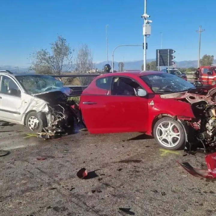 Incidente mortale sulla statale 106, migliorano le condizioni dei due giovani feriti gravemente\n