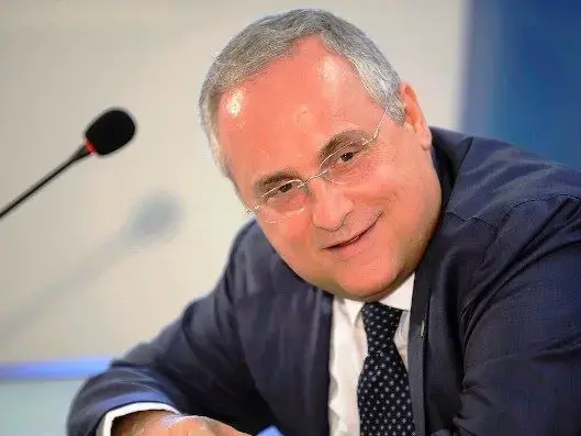 Il gol di Lotito confermato al “var”: l'Asp di Cosenza assegna il mega appalto per le pulizie
