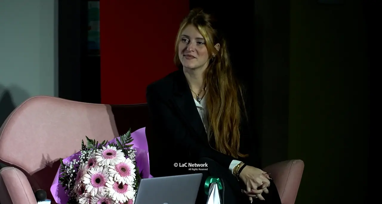 Maila Micheli commuove\u00A0Praia a Mare: il coraggio di denunciare dopo l’inferno degli abusi e delle violenze\n