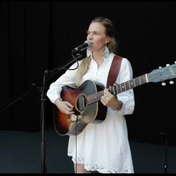 La musicista statunitense\u00A0Caroline Cotter\u00A0in concerto a Polistena l’8 dicembre\n