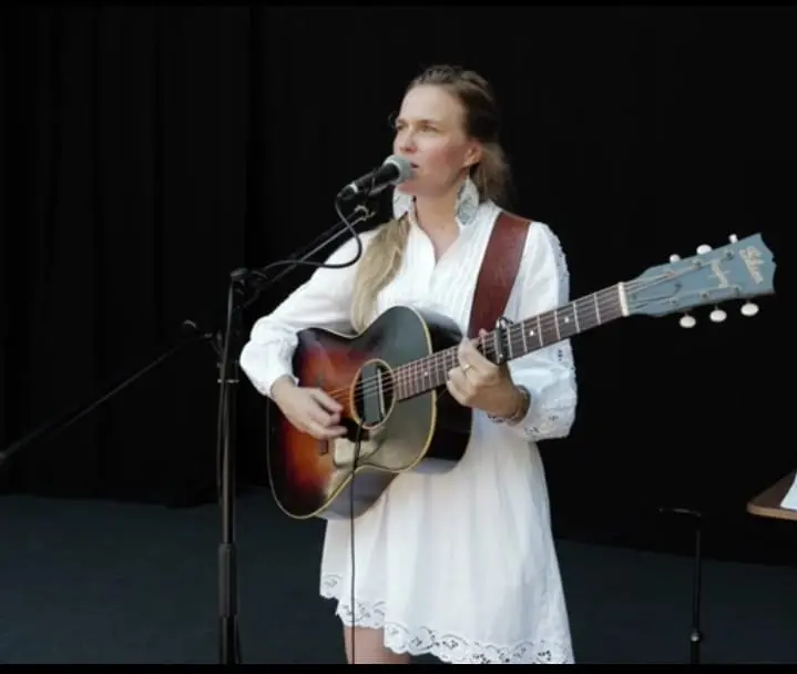 La musicista statunitense\u00A0Caroline Cotter\u00A0in concerto a Polistena l’8 dicembre\n