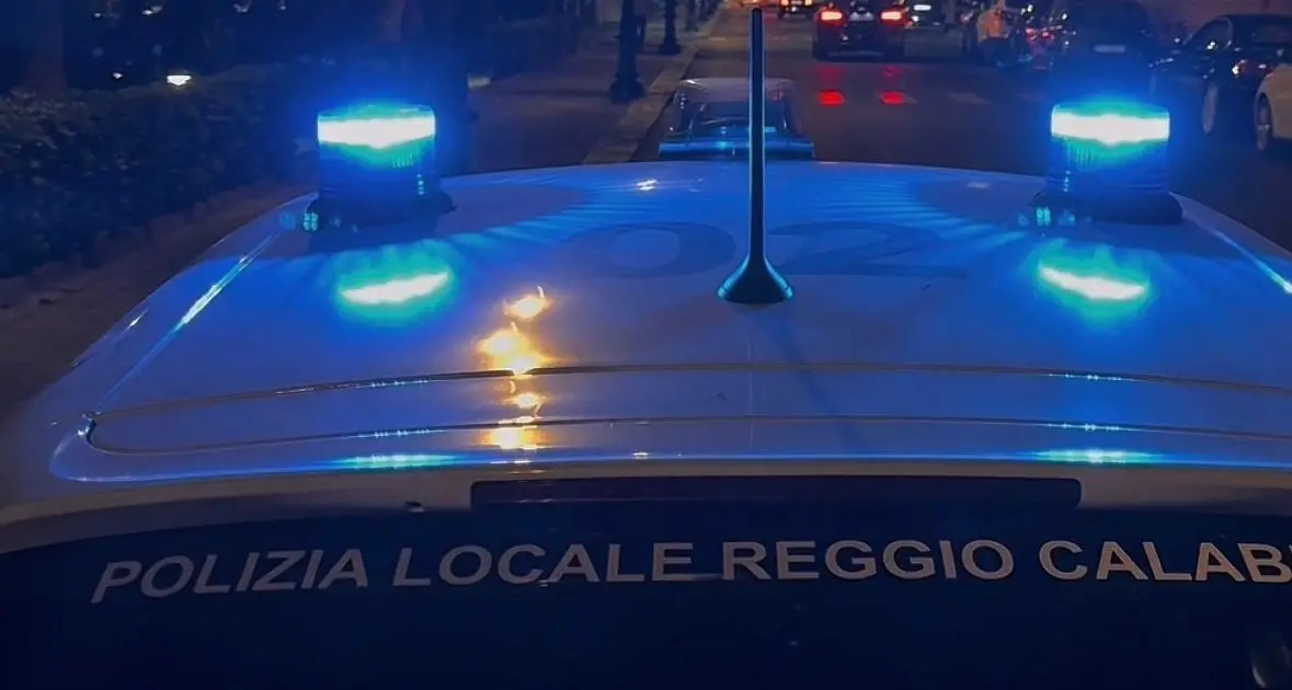 Reggio Calabria, motociclista 16enne senza patente in prognosi riservata dopo l’incidente\u00A0con un’auto\u00A0nel quartiere\u00A0Ravagnese\n