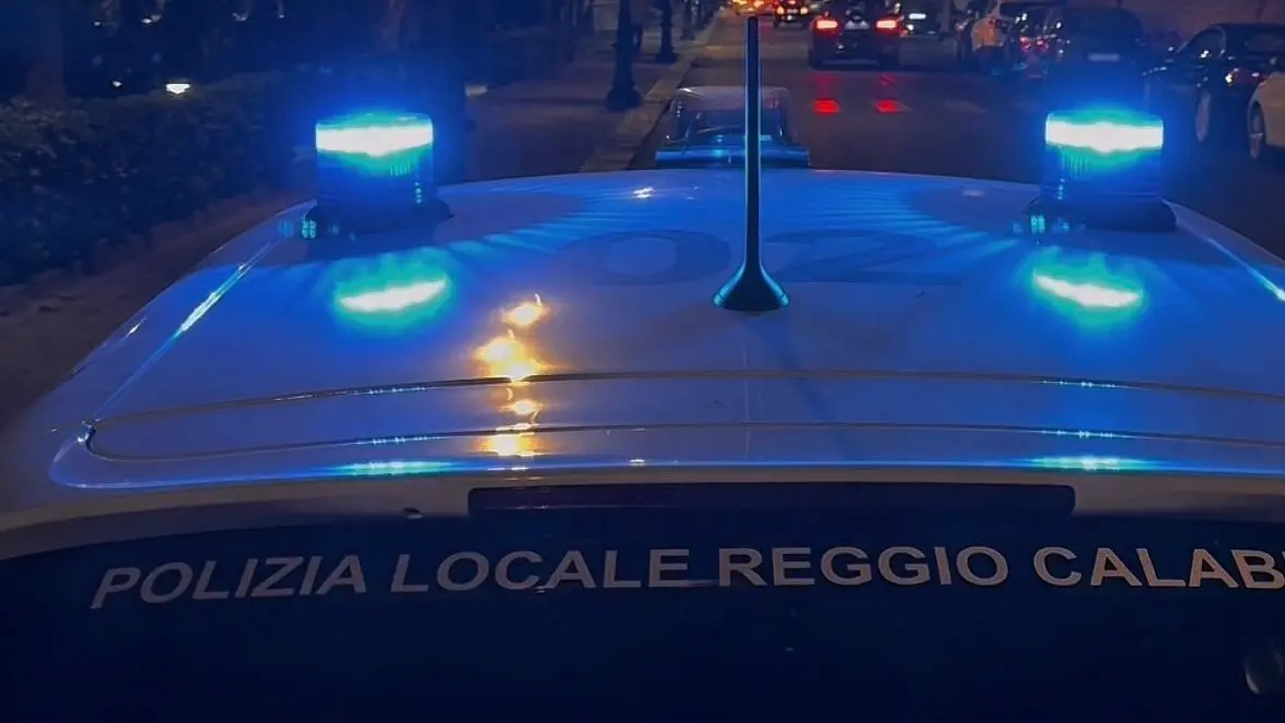 Reggio Calabria, motociclista 16enne senza patente in prognosi riservata dopo l’incidente\u00A0con un’auto\u00A0nel quartiere\u00A0Ravagnese\n