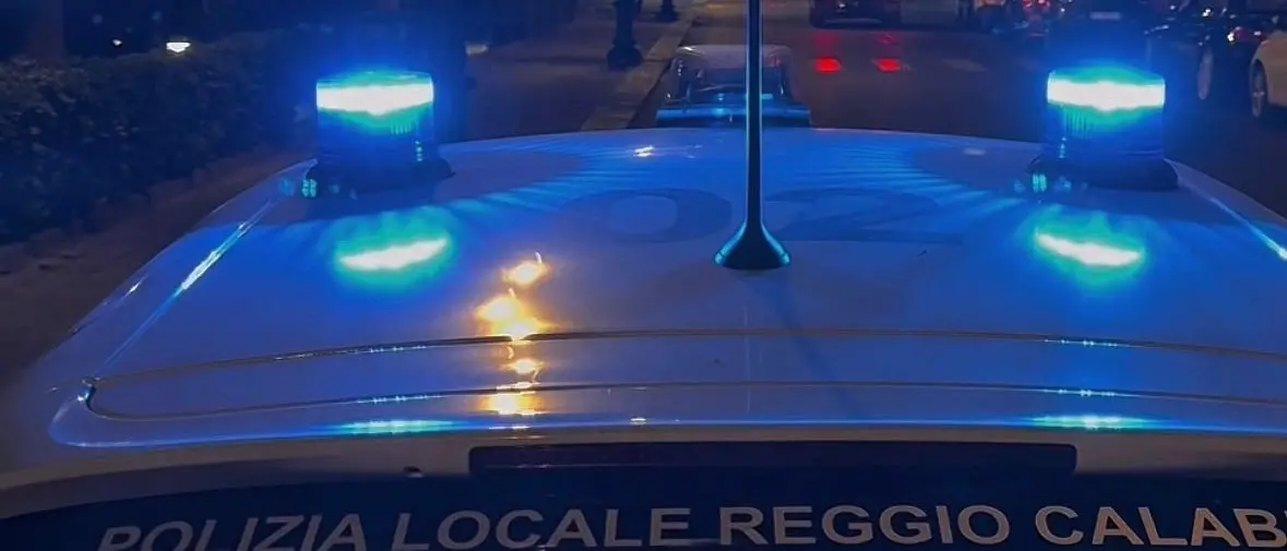 Reggio Calabria, motociclista 16enne senza patente in prognosi riservata dopo l’incidente\u00A0con un’auto\u00A0nel quartiere\u00A0Ravagnese\n