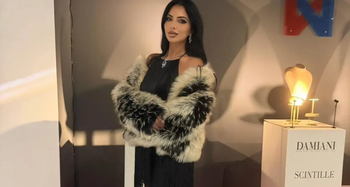 Ortensia Imbrogno indossa una preziosa collana Damiani alla serata organizzata dalla gioielleria Scintille\n