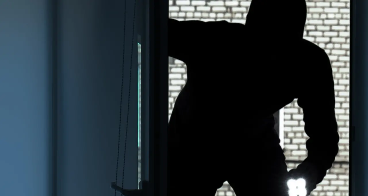 Coppia di Scampia arrestata per furti in appartamenti a\u00A0Taurianova e Vibo:\u00A0rintracciati\u00A0grazie a telecamere e video su TikTok\u00A0\n