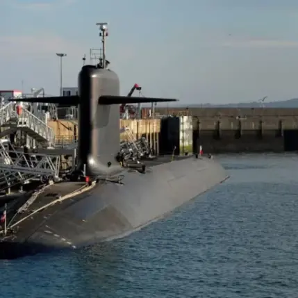 Scenario di guerra in Francia:\u00A0droni sorvolano una base nucleare, interviene artiglieria\n\u00A0\n