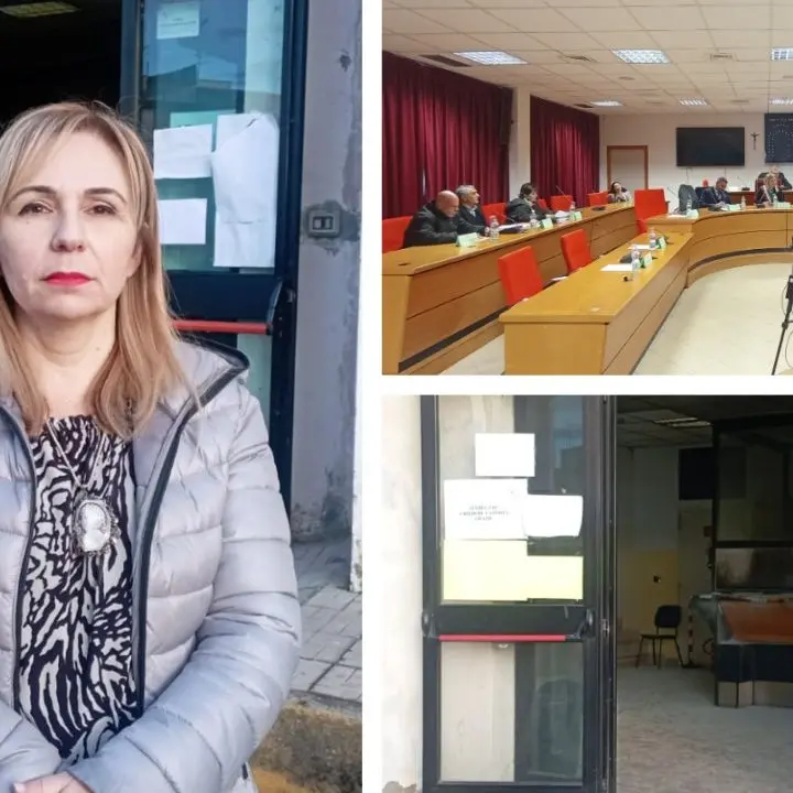 «Basta con il clima di violenza, anche sui social»:\u00A0Gioia Tauro si compatta dopo l’attentato incendiario al Comune\n