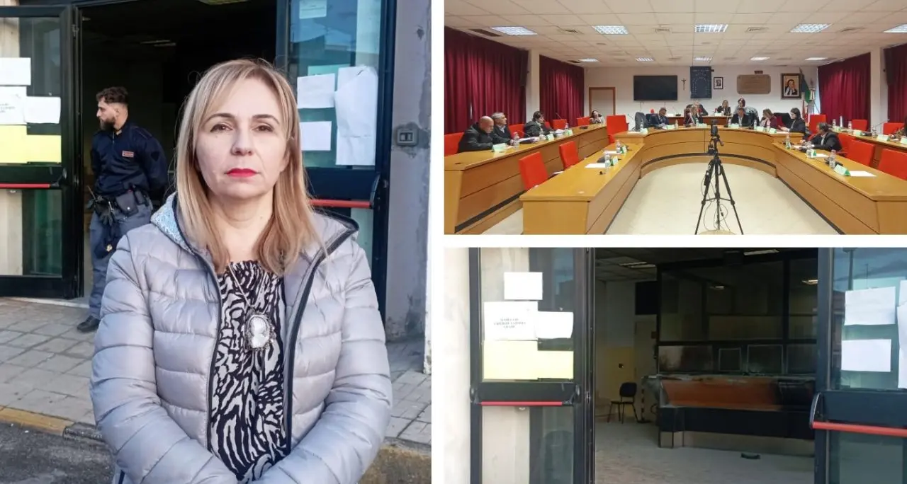 «Basta con il clima di violenza, anche sui social»:\u00A0Gioia Tauro si compatta dopo l’attentato incendiario al Comune\n