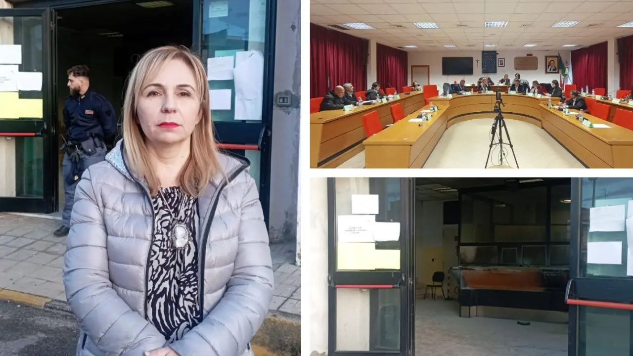 «Basta con il clima di violenza, anche sui social»:\u00A0Gioia Tauro si compatta dopo l’attentato incendiario al Comune\n