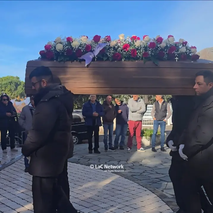 L’addio di San Nicola Arcella\u00A0a Mabel Liliana Bocchi: folla commossa ai funerali della leggenda del basket italiano\n