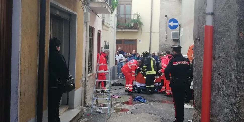 Castrovillari, scoppia un incendio all’interno di un’abitazione: 35enne rimane gravemente ustionato\n