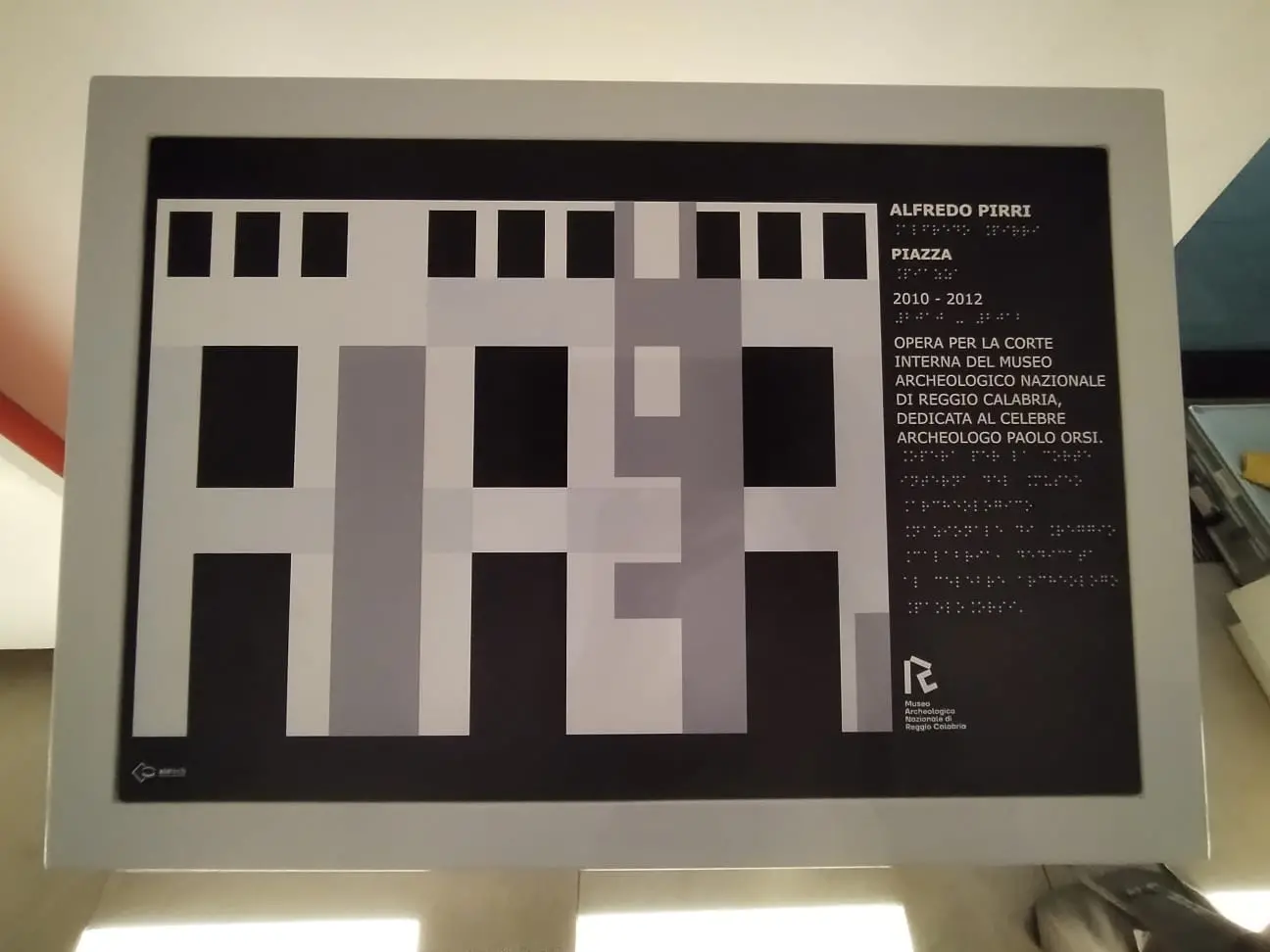 Tra arte contemporanea e storia, il Museo Archeologico si fa “Piazza” con l’istallazione di Alfredo Pirri\n