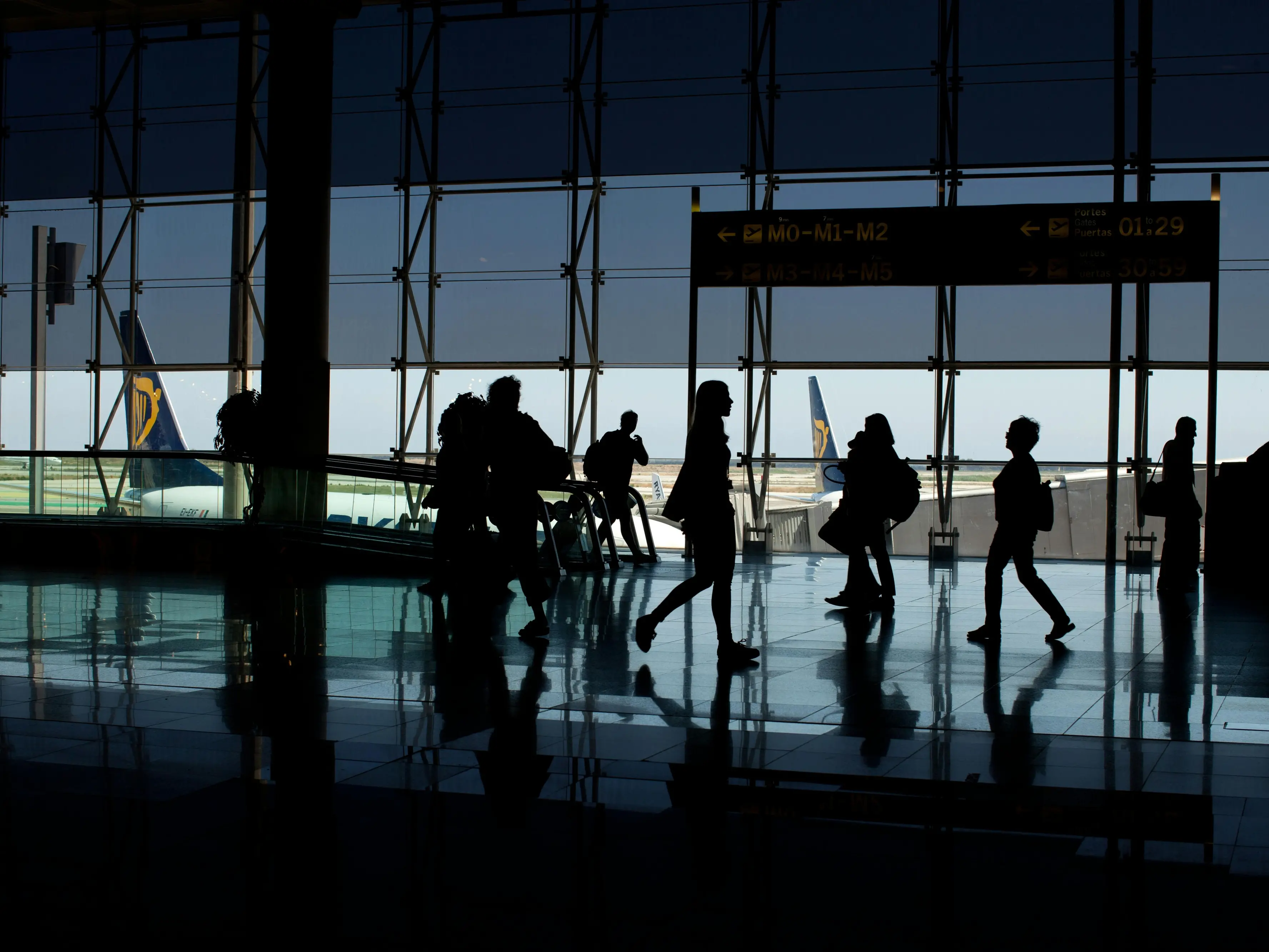 Tornare in Calabria a Natale costa fino a 6 volte di più del normale: voli da Milano a 500 euro, ecco le tariffe folli