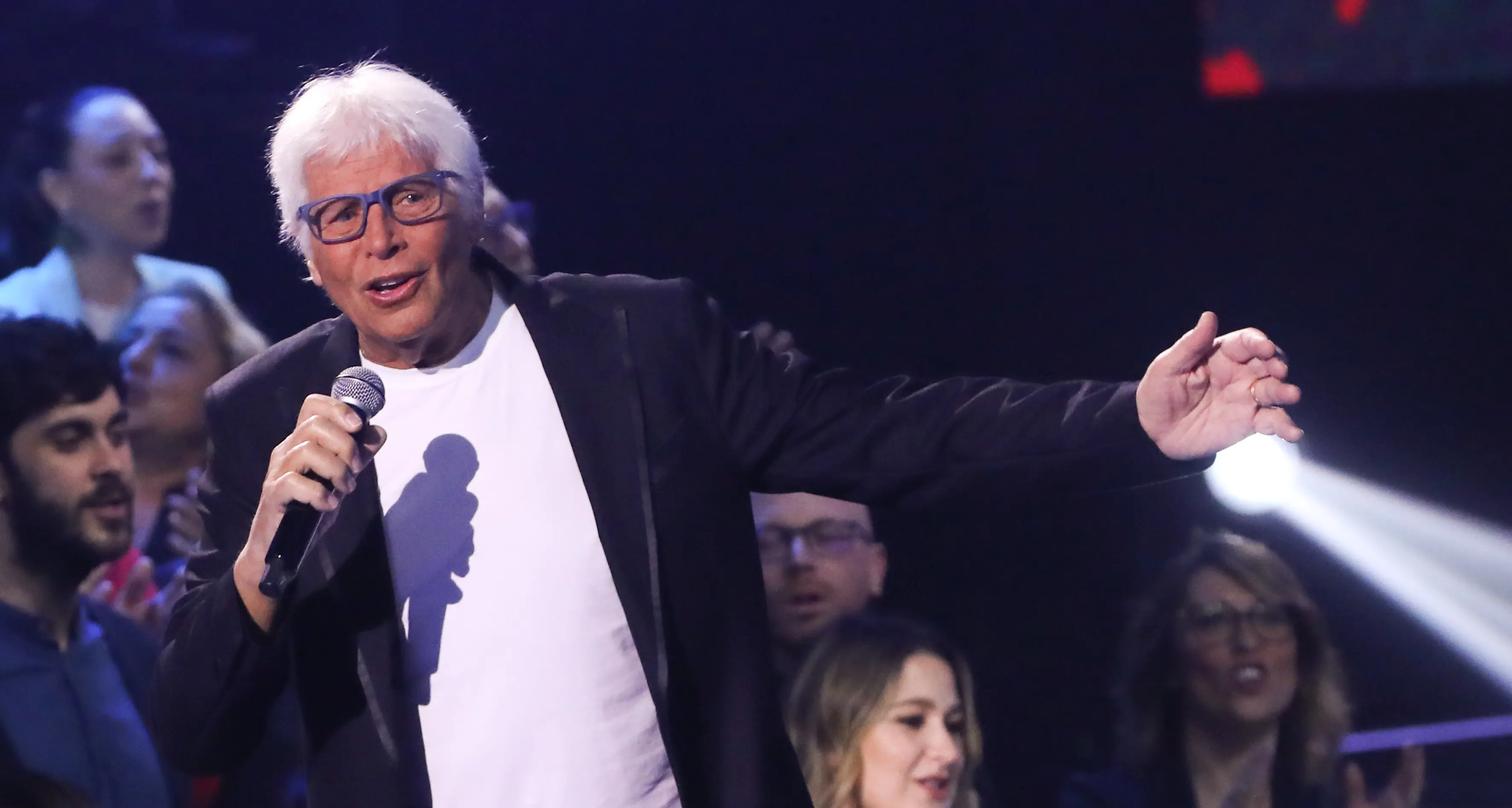 Addio a Sandro Giacobbe: la voce degli anni Settanta e Ottanta si spegne a 75 anni\n