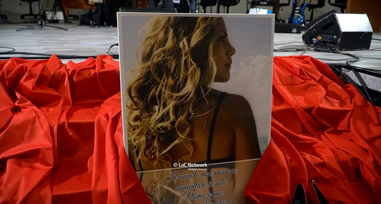 A Scalea “Voci di speranza contro la violenza”: arte, musica e poesia per ricordare Ilaria Sollazzo e tutte le vittime di femminicidio\n