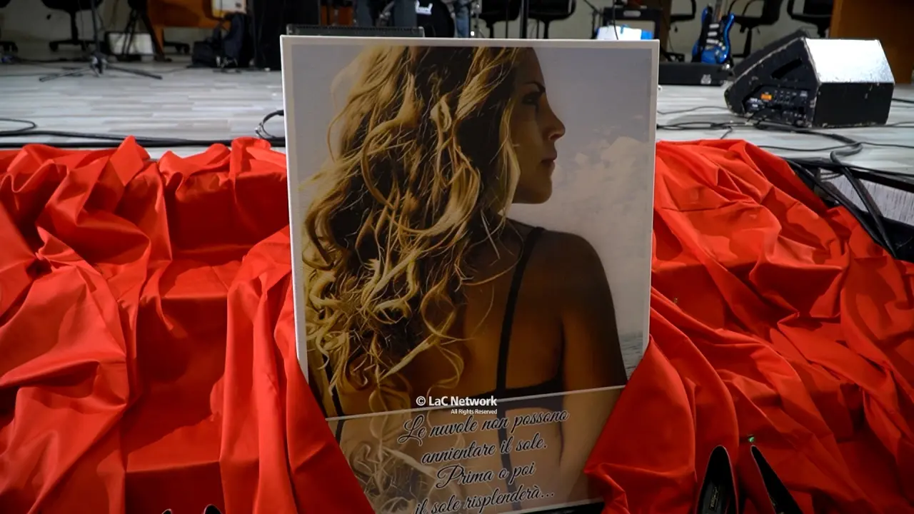 A Scalea “Voci di speranza contro la violenza”: arte, musica e poesia per ricordare Ilaria Sollazzo e tutte le vittime di femminicidio\n