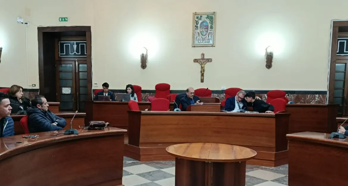 Sanità in crisi, i sindaci vibonesi si preparano all’incontro in Regione: confronto anticipato al 10 dicembre