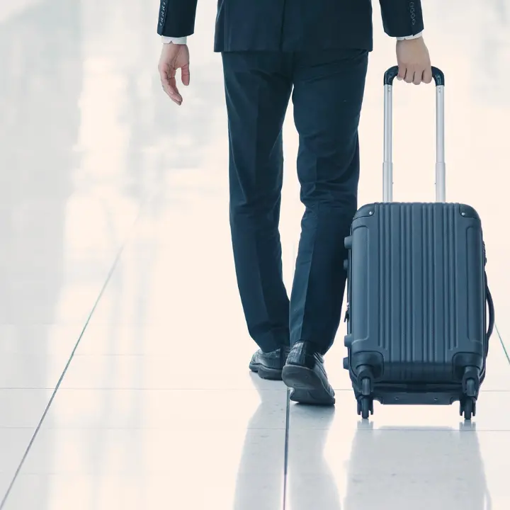 La fuga dei talenti verso il Nord costa alla Calabria 30,5 miliardi di euro: persi 81mila giovani tra il 2011 e il 2024\n