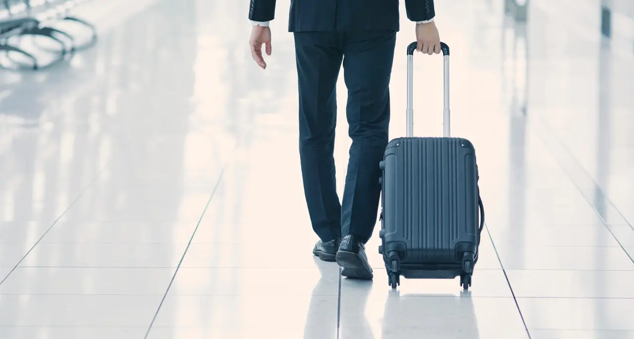 La fuga dei talenti verso il Nord costa alla Calabria 30,5 miliardi di euro: persi 81mila giovani tra il 2011 e il 2024\n