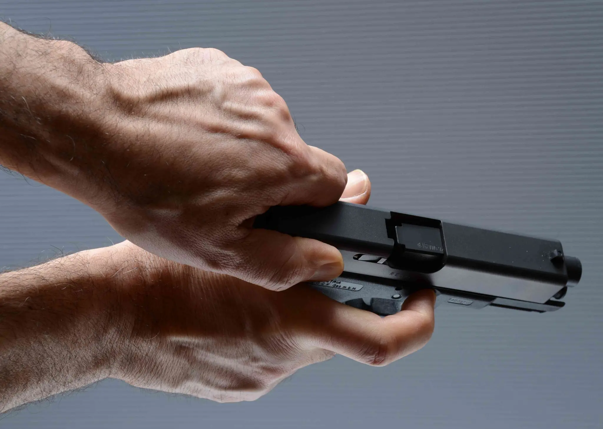 Bagnara, spara un colpo di pistola per sbaglio e ferisce l'amico al volto: arrestato