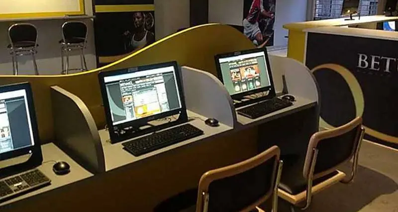 Prestiti non autorizzati ai clienti ludopatici, nei guai due centri scommesse nel Crotonese\n