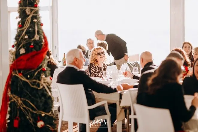 Un fine settimana di magia natalizia al Riva Restaurant tra cibo, musica\u00A0ed emozioni dal 6 all’8 dicembre\n
